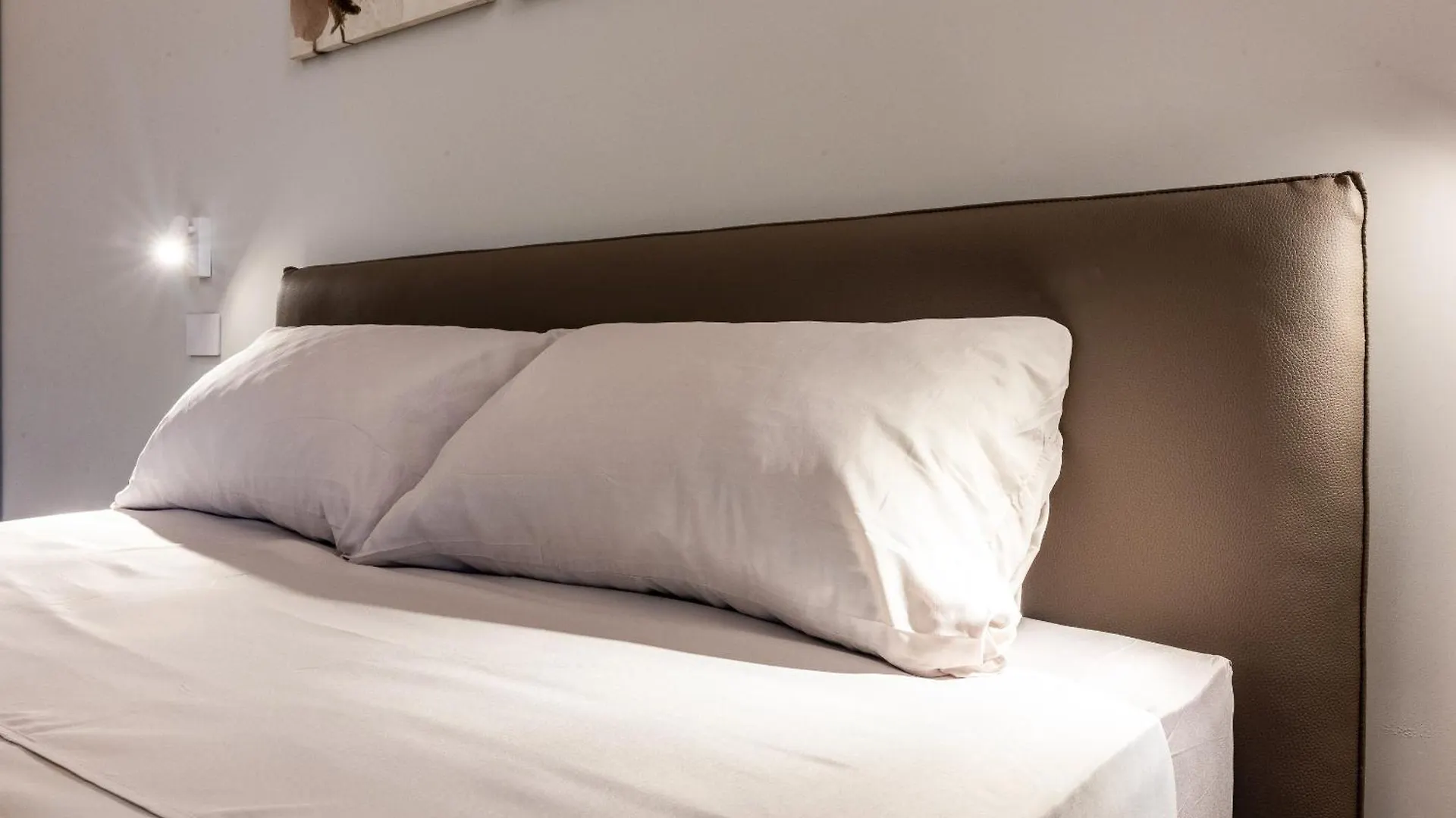 Elegant Design ApartmentDuomo-NavigliA/C E Wi-Fi Milan Italy