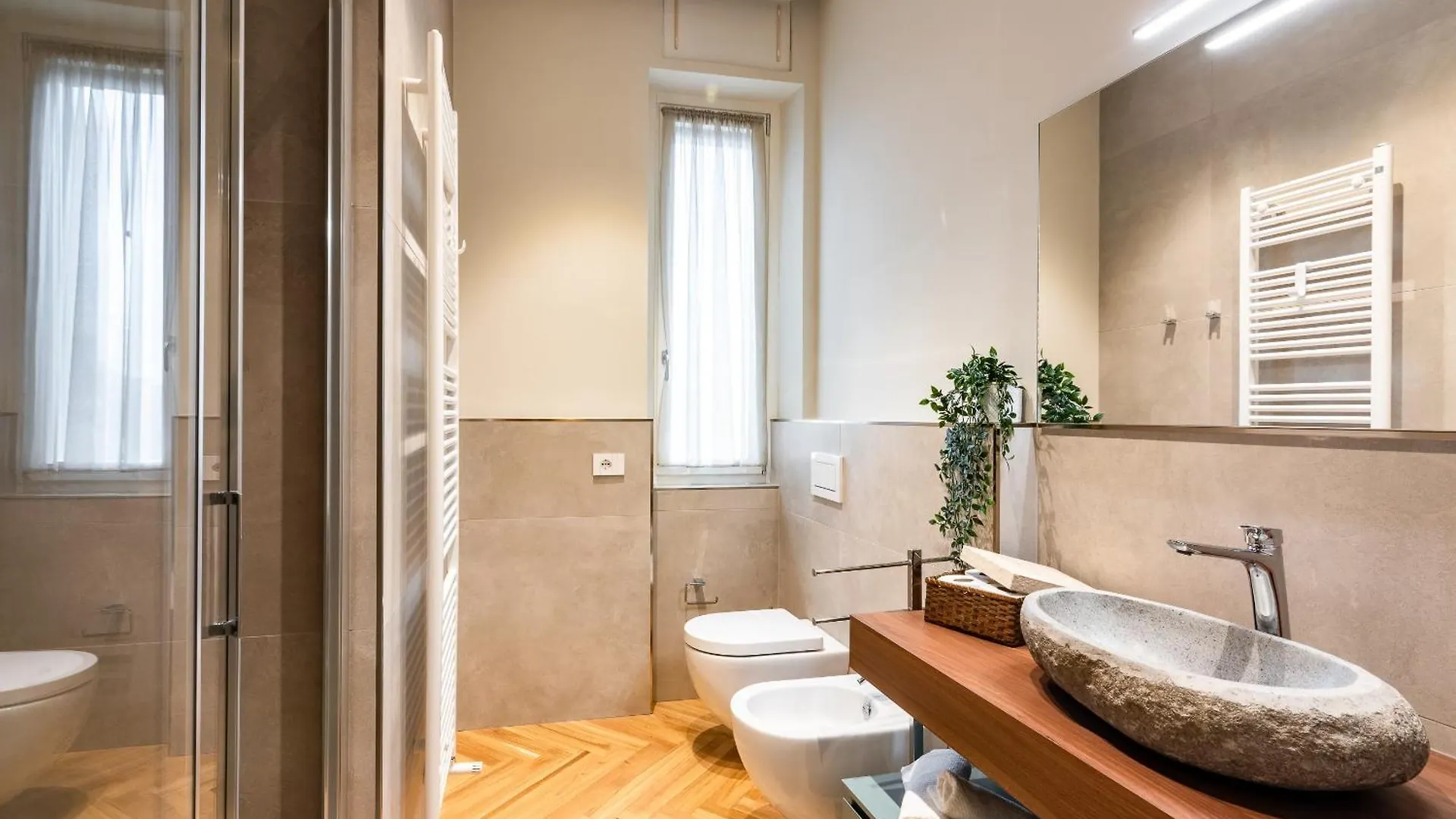 Elegant Design ApartmentDuomo-NavigliA/C E Wi-Fi Milan 0*,  Italy