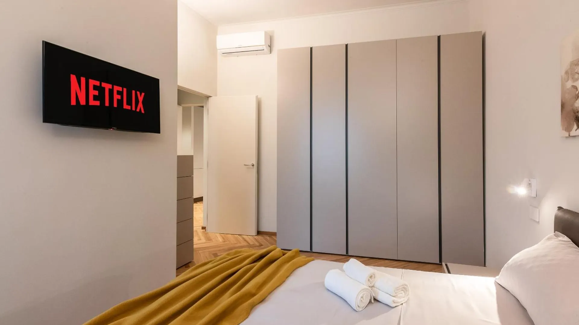Elegant Design ApartmentDuomo-NavigliA/C E Wi-Fi Milan Apartment