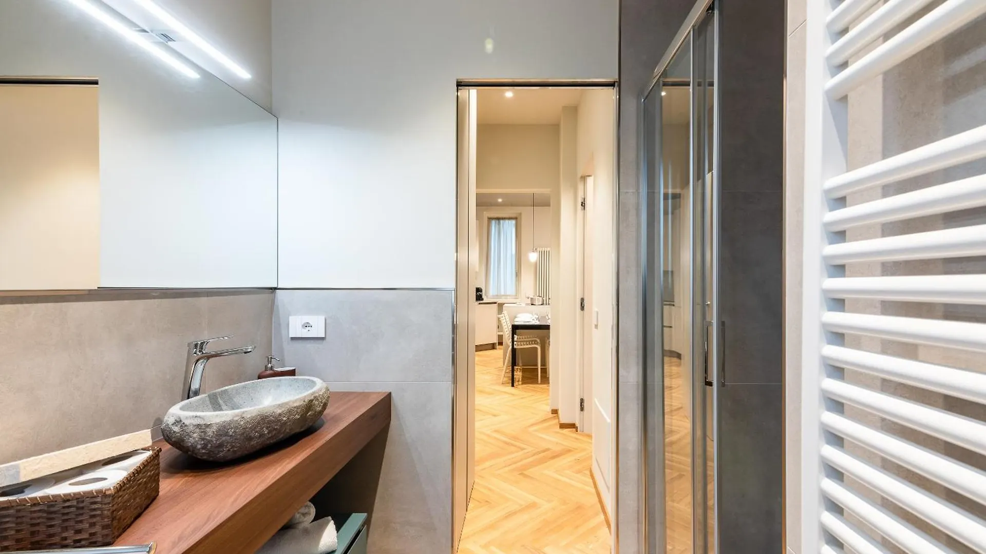 Elegant Design ApartmentDuomo-NavigliA/C E Wi-Fi Milan Apartment